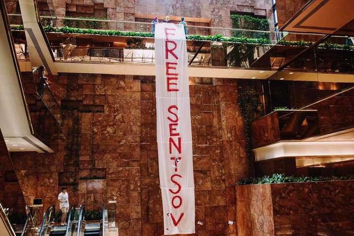 У вежі Трампа вивісили банер «Свободу Сенцову»