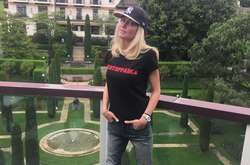 Жена Кернеса выложила фото с новым кобелём