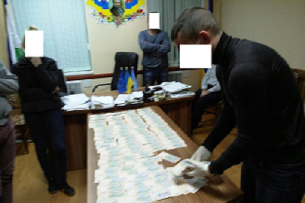 Сільського голову на Чернігівщині затримали за хабар у 68 тис. гривень