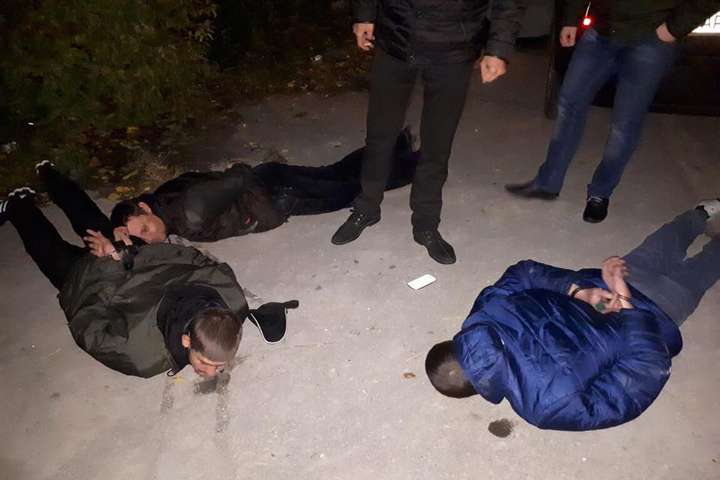 У Запоріжжі шість правоохоронців затримали 12 злочинців, які викрали людину