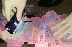 У Дніпрі двох поліцейських викрили на хабарі у півмільйона гривень