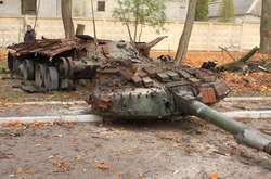 У Чернігів привезли російський танк, який військові підбили у зоні АТО 