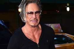 65-летний Микки Рурк продемонстрировал спортивное тело