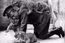 25 винтажных фотографий, которые доказывают, что дружба между животными и людьми существует