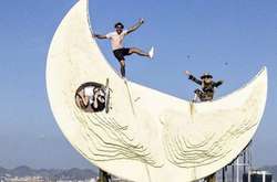 Мадонна залезла на Луну в трущобах Рио