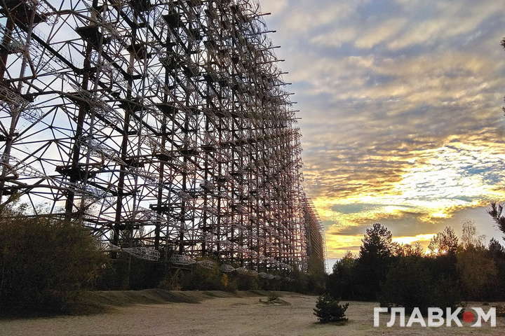 «Російський дятел». Вражаючі фото з надсекретного військового об’єкта у Чорнобилі