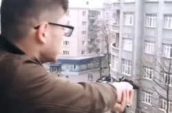 Молодик у Харкові порозважався стріляниною з балкона: хлопцю загрожує до семи років тюрми 