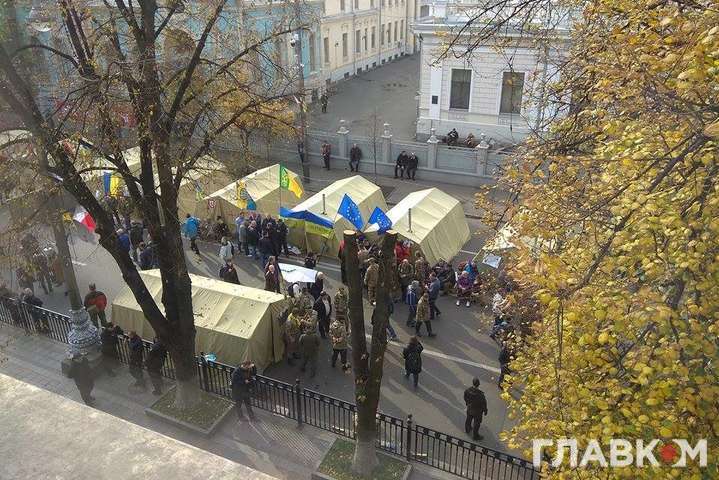 Київська влада закликає мітингувальників прибрати намети з вулиці Грушевського 