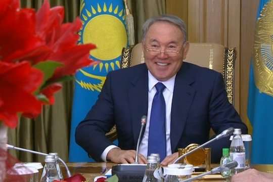 Казахстан віддаляється від Росії: переходить на латинський алфавіт