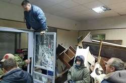 Трьом учасникам погрому у Святошинському суді призначили домашній арешт