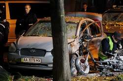  Фото з місця вибуху у Києві, де було поранено нардепа Ігоря Мосійчука  