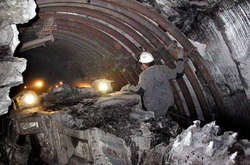 У шахті на Львівщині стався обвал, постраждали троє гірників 