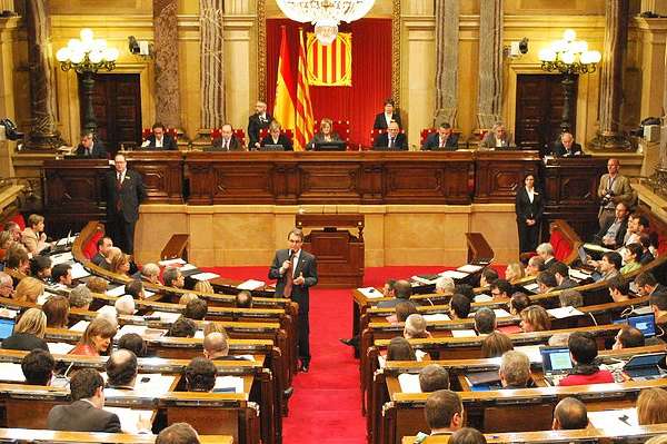 У парламенті Каталонії сьогодні можуть почати процес проголошення республіки