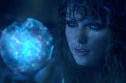 Тейлор Свифт выпустила эротичный клип в стиле «Призрака в доспехах»