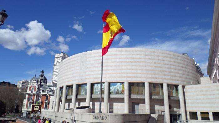 Влада Іспанії призупинила автономію Каталонії
