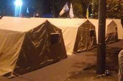 Возле Рады запахло дымом: протестующие топят буржуйки