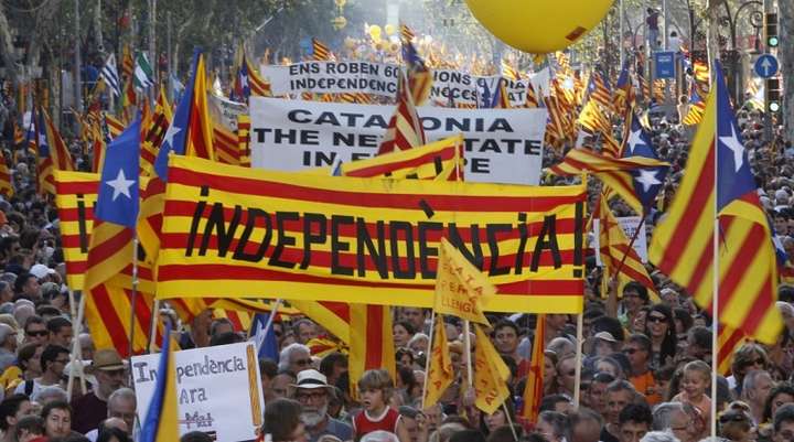 З міськради каталонської Жирони зняли іспанський прапор (відео)