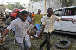 Подвійний теракт у Сомалі: терористи можуть утримувати 20 заручників