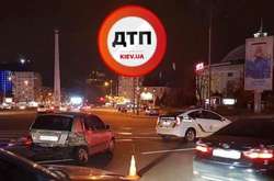 На проспекті Перемоги сталася ДТП за участю поліцейського автомобіля. Постраждало дві людини