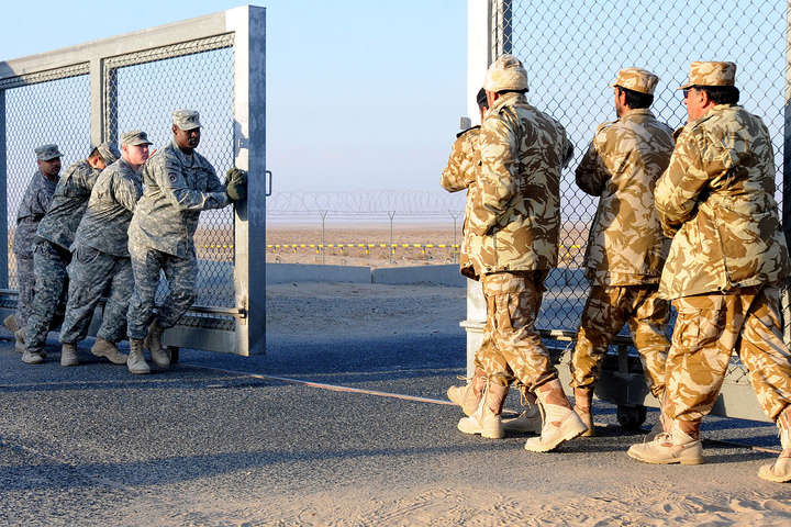 Канада призупинила військову тренувальну місію в Іраку