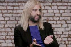 Популярный российский телеведущий одел парик и потроллил Ксению Собчак