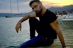 С огромным букетом: Виталий Козловский нашел новую любовь?