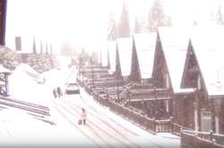 У Карпатах вже на всю сніжить