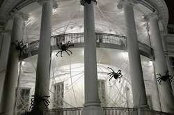 Появились фото Белого дома, украшенного к Хэллоуину