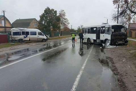Под Киевом столкнулись два автобуса: пострадали шесть человек