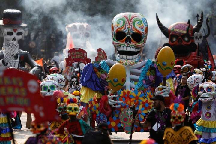 Мексика удивила мир масштабным парадом в честь Дня мертвых