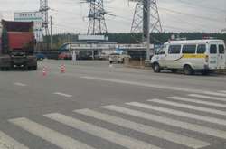 Поблизу Харкова вантажівка на переході збила чоловіка