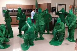 Монстры зелёные человечки: Самые креативные костюмы на Хэллоуин