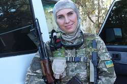 Під Києвом загинула Аміна Окуєва: автомобіль добровольця обстріляли