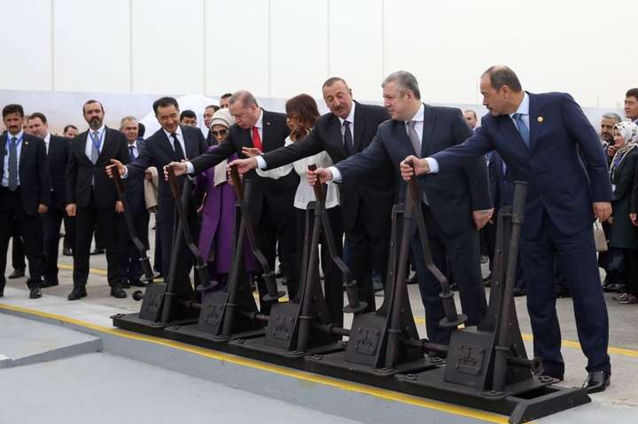 Глави Азербайджану, Туреччини і Грузії запустили залізницю в обхід Росії