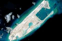  Риф Фіері-Кросс в архіпелазі Спратлі 