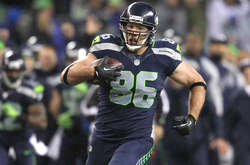 Гравець в американський футбол отримав страшний перелом ноги під час гри (відео, фото)