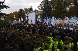 Силовики охороняють мітинг у центрі Києва
