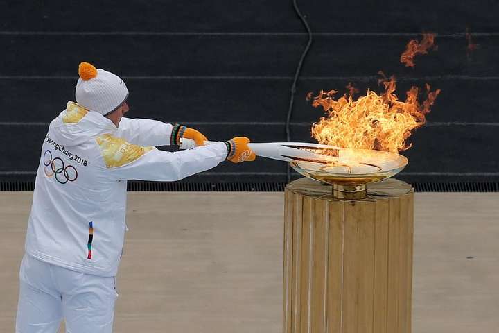 Олімпійський вогонь доставили в Південну Корею 