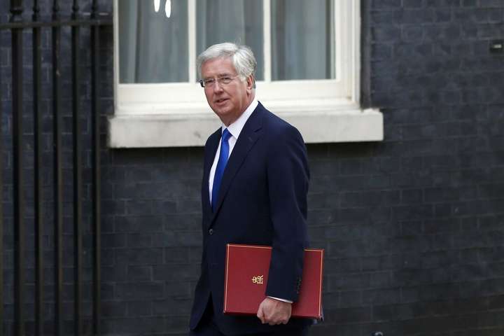 Міністр оборони Великобританії подав у відставку на тлі скандалу
