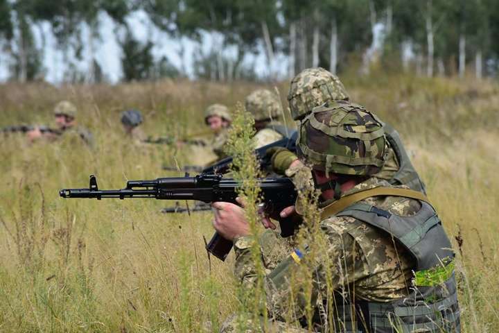 Доба на Донбасі: 17 ворожих обстрілів, є загиблий та поранені бійці АТО
