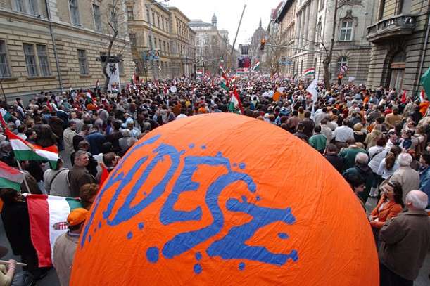 Підтримка правлячої угорської партії б’є історичні рекорди
