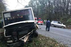  На Львовщине пассажирский автобус попал в ДТП, 7 пострадавших