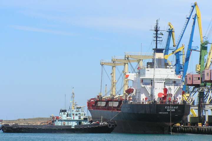 В порти окупованого Криму у жовтні незаконно заходили 22 кораблі