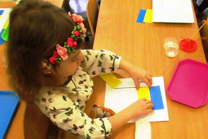 Умеров: Діти у кримськотатарській школі в Криму замість російського малюють український прапор