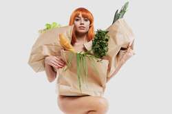 Сеть обсуждает эффектную фотосессию о важных проблемах человечества