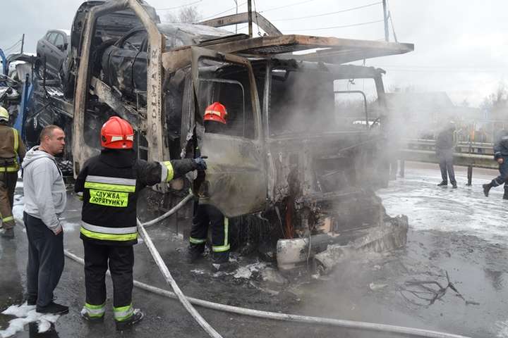 Масштабное ДТП с пожаром на Ривненщине: погиб водитель автовоза