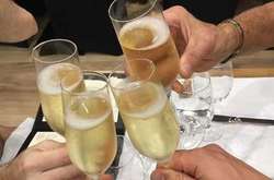 У Парижі відкрили ресторан для нудистів (фото)