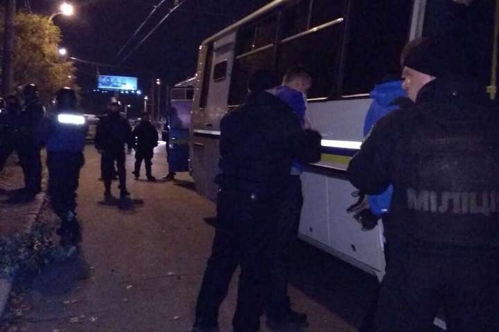 У Києві близько 100 футбольних фанатів влаштували бійку - поліція