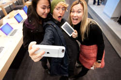 У Росії дівчина вдарила подругу ножем через новий iPhone