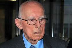 У Великобританії 90-річний чоловік переплутав педалі і задавив на смерть двох жінок